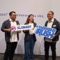 Group Head Central Region XLSMART, Arif Farhan Budiyanto (kanan), Group Head Network Operations XLSMART, Agus Rohmat (kiri), dan Head Consumer Propositions XLSMART, Sri Sofyana Sugiarmadji (tengah).