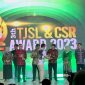 Pertamina Patra Niaga RJBT menerima penghargaan kategori platinum dan gold dalam ajang TJSL & CSR Award 2023 yang digelar BUMN Track.