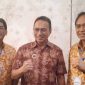 Dr Mohamad Supriatna - Ketua Panitia KONIKA XIX-2024 (kiri), Dr Piprim Basarah Yanuarso - Ketua Pengurus Pusat Ikatan Dokter Anak Indonesia (PP IDAI) (tengah) dan Dr Fitri Hartanto - Ketua IDAI Jawa Tengah (kanan)